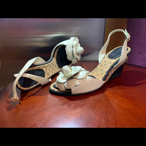 CHANEL - Picture 3 of 4